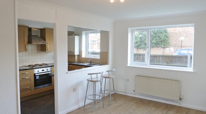 Flat: Fantastic Location! Bright 1 double bedroom ground floor flat near Victoria Park E9