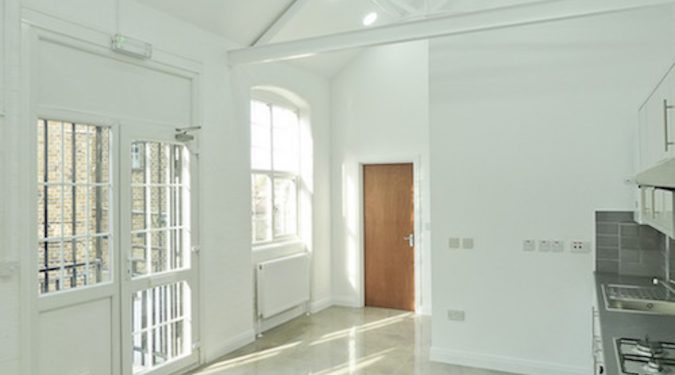 Live work unit to rent in converted Victorian warehouse - 620 sq ft with 2 rooms - 14ft high roof in High Barnet EN5