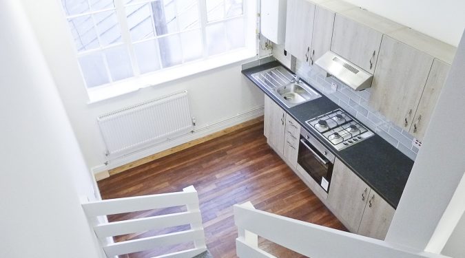 Warehouse conversion with 2 rooms, mezzanine, kitchen and WC in Seven Sisters N15