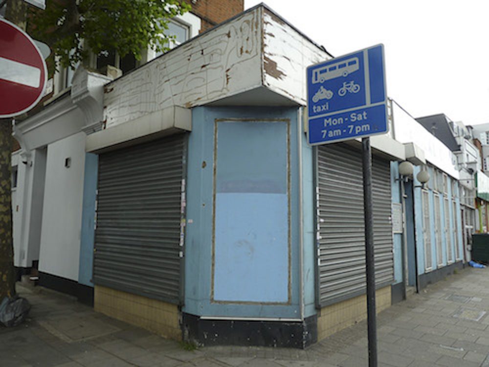 Split level Shop space to rent with ground and basement floors in Holloway N7