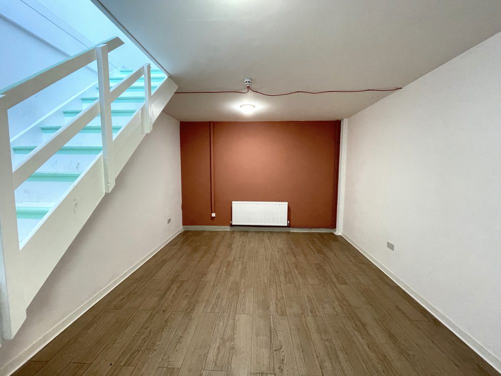 Mezzanine Studio Available to rent in N17 Mill Mead Road Pic1