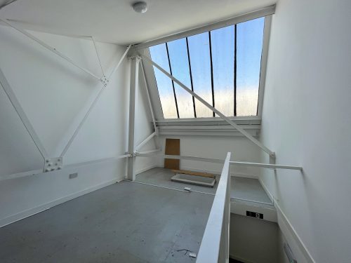 Mezzanine Studio Available to rent in N17 Mill Mead Road Pic14