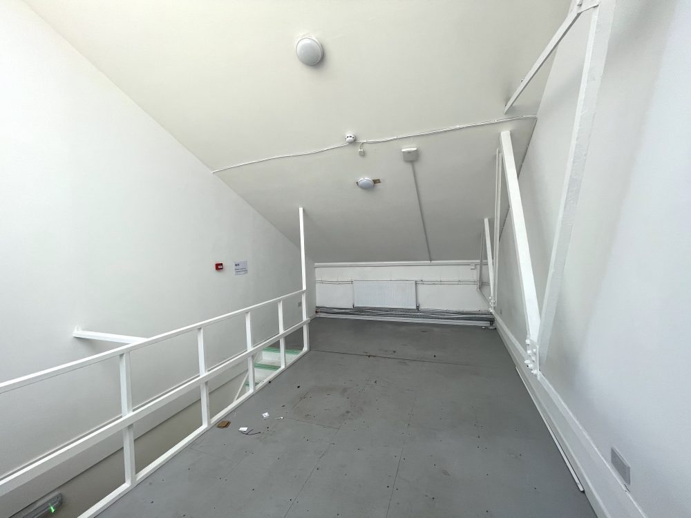 Mezzanine Studio Available to rent in N17 Mill Mead Road Pic20
