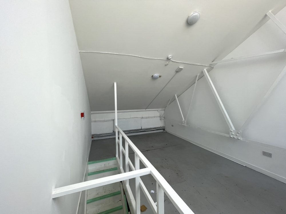 Mezzanine Studio Available to rent in N17 Mill Mead Road Pic24