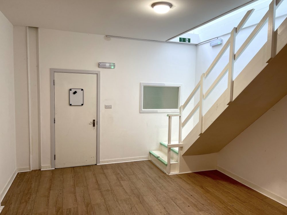 Mezzanine Studio Available to rent in N17 Mill Mead Road Pic6