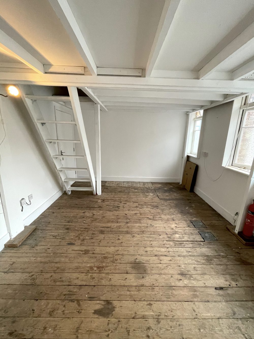 Mezzanine Studio Available to rent in N16 Shelford Place Pic2