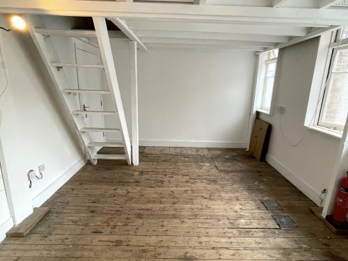 Mezzanine Studio Available to rent in N16 Shelford Place Pic2