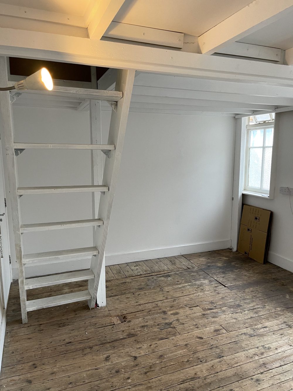 Mezzanine Studio Available to rent in N16 Shelford Place Pic5