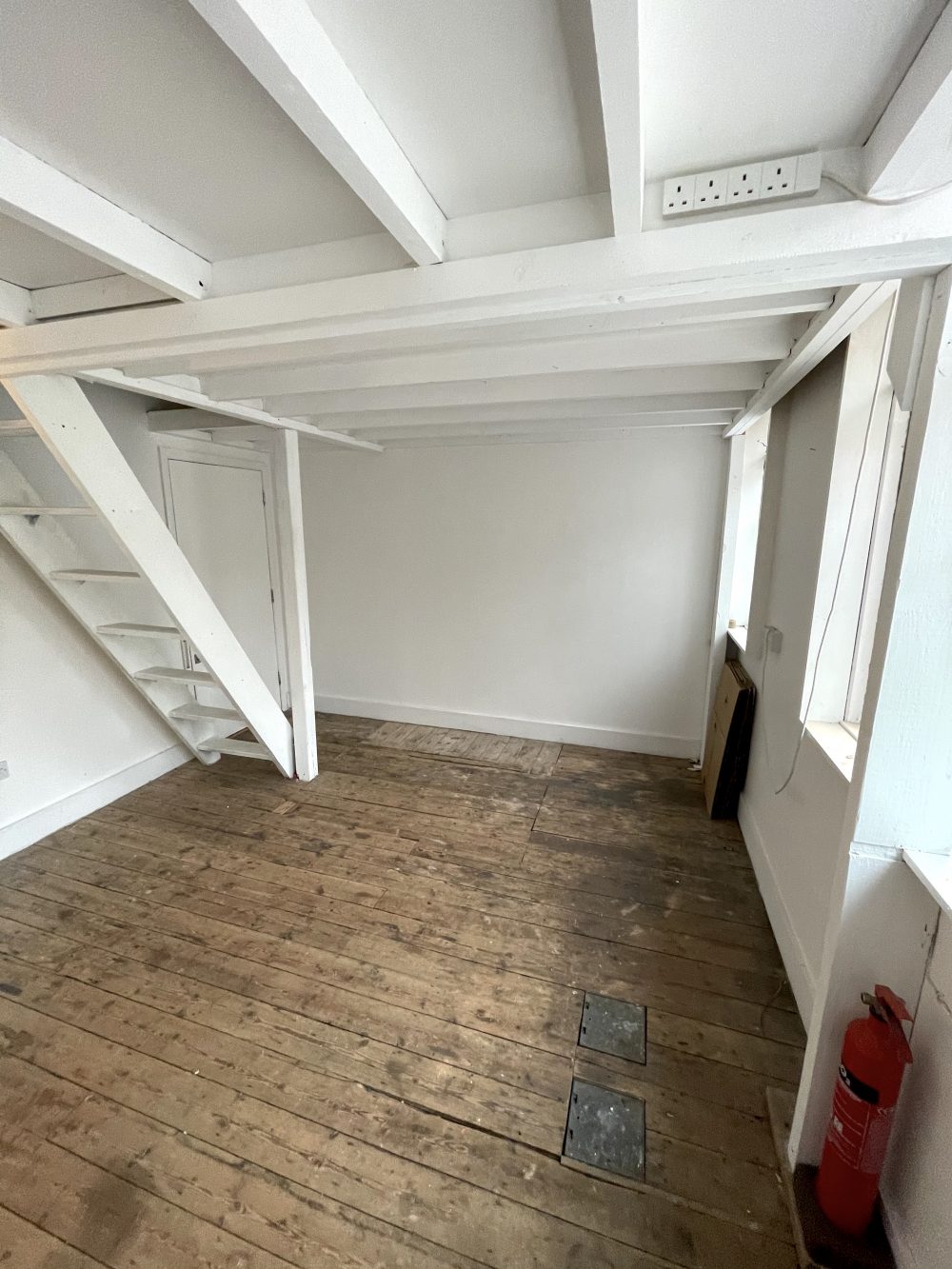 Mezzanine Studio Available to rent in N16 Shelford Place Pic6