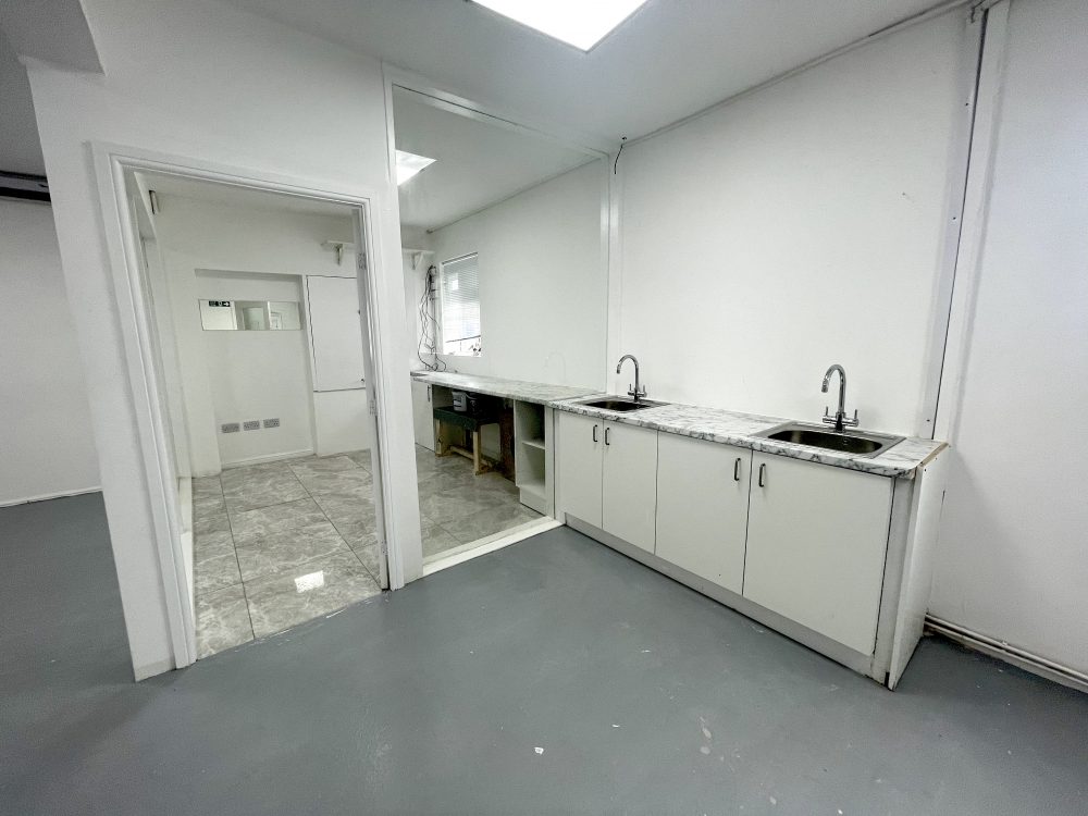 E18 Woodford 730 Sq Ft Ground Floor Unit To rent in Creative Warehouse 13