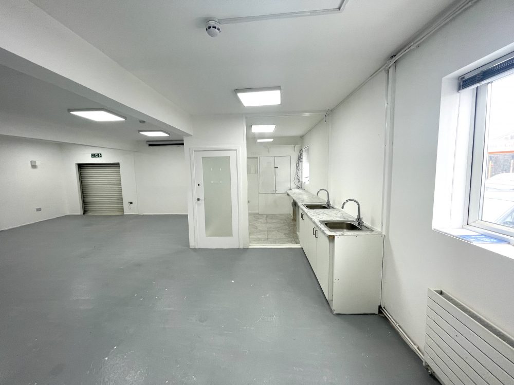 E18 Woodford 730 Sq Ft Ground Floor Unit To rent in Creative Warehouse 25