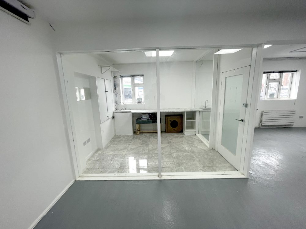 E18 Woodford 730 Sq Ft Ground Floor Unit To rent in Creative Warehouse 4
