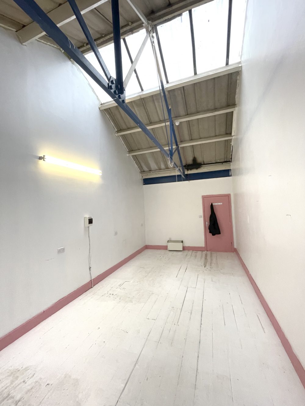 first floor light idustrial creative artist studio to rent in N16 Stoke Newington Shelford Place Pic1