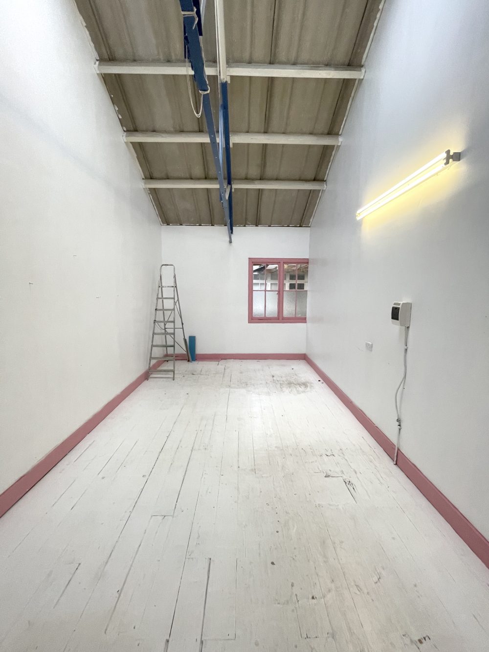 first floor light idustrial creative artist studio to rent in N16 Stoke Newington Shelford Place Pic4