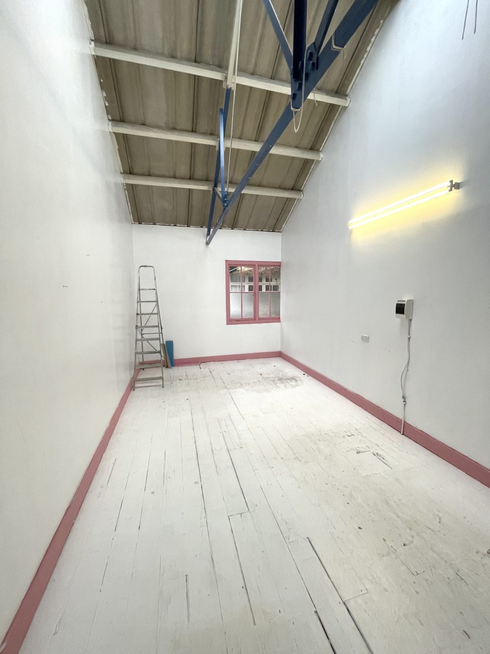 first floor light idustrial creative artist studio to rent in N16 Stoke Newington Shelford Place Pic5