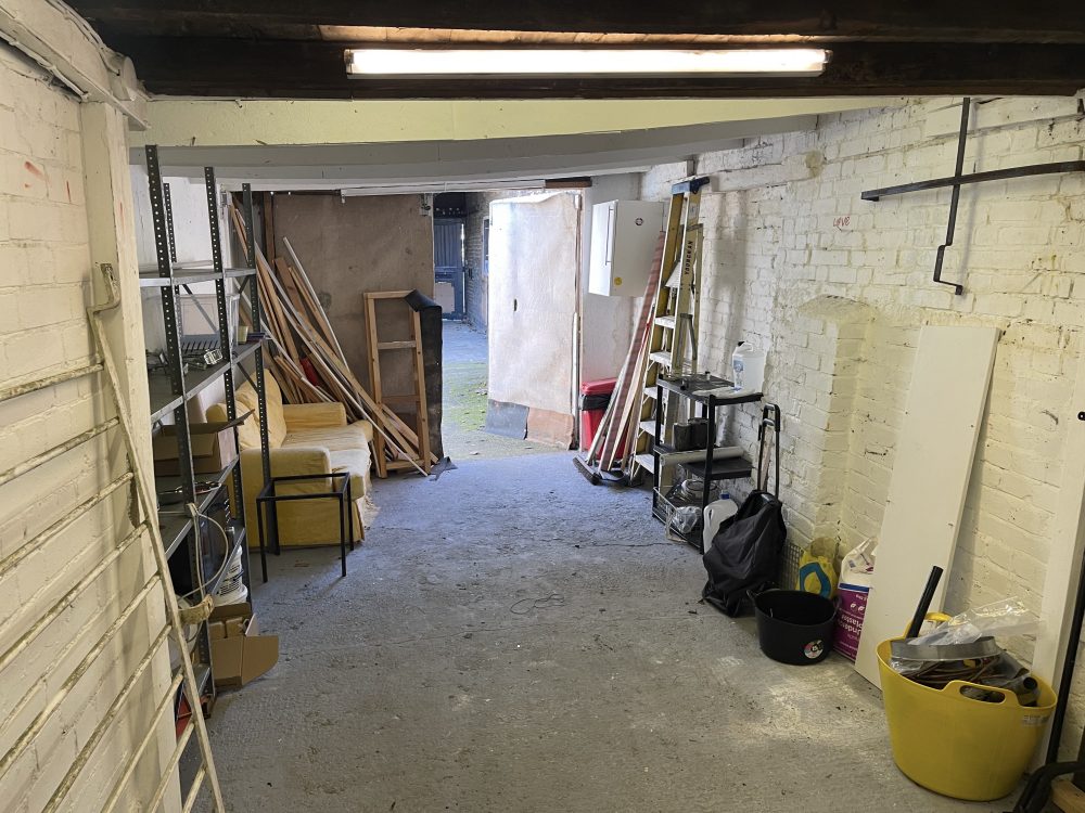 E15 Stratford Evesham Road Warehouse Studio conversion : Light industrial art studio To rent Pic11