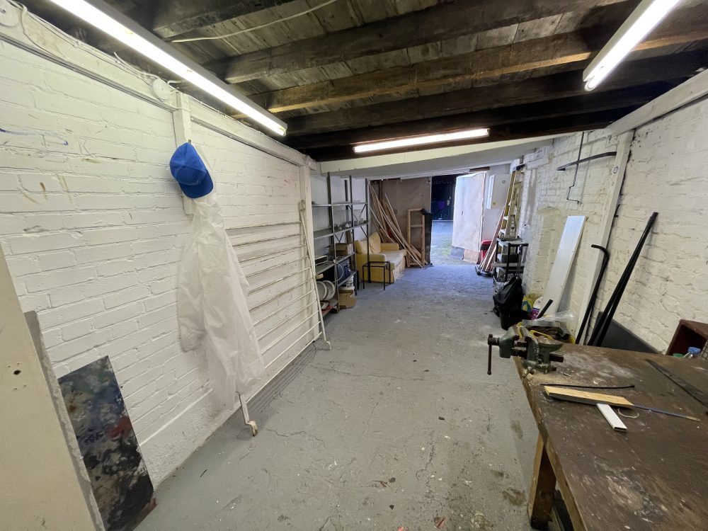 E15 Stratford Evesham Road Warehouse Studio conversion : Light industrial art studio To rent Pic6