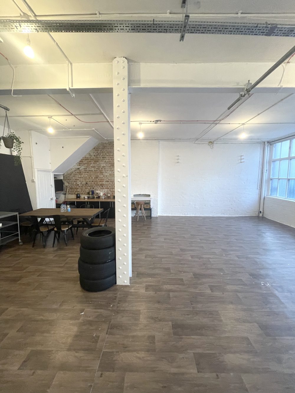 E9 Hackney Belsham Street Warehouse Studio : Light industrial art studio To rent Pic7