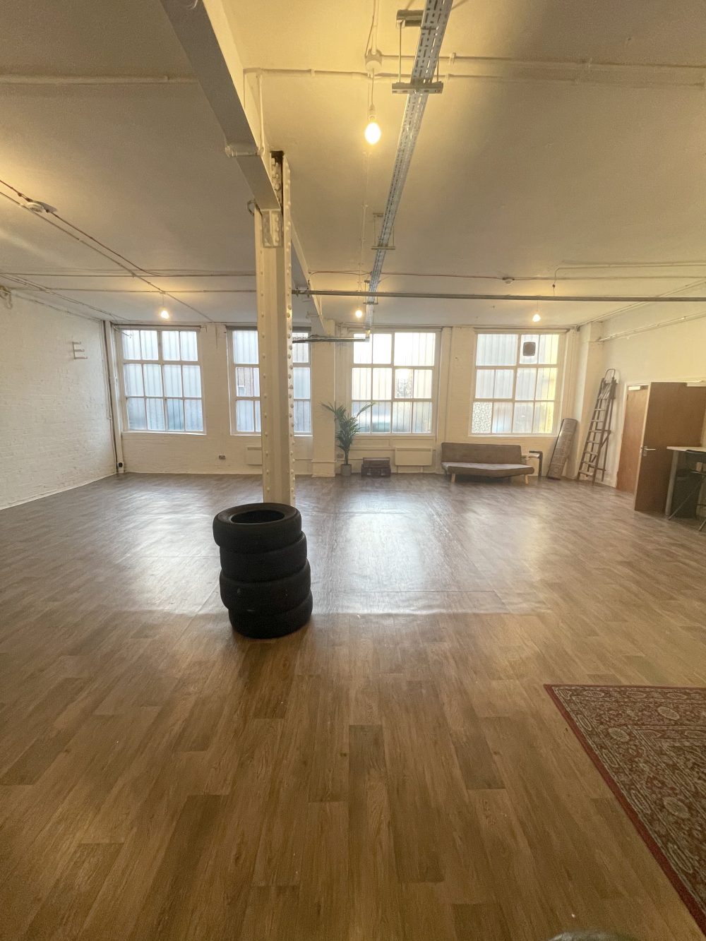 E9 Hackney Belsham Street Warehouse Studio : Light industrial art studio To rent Pic8