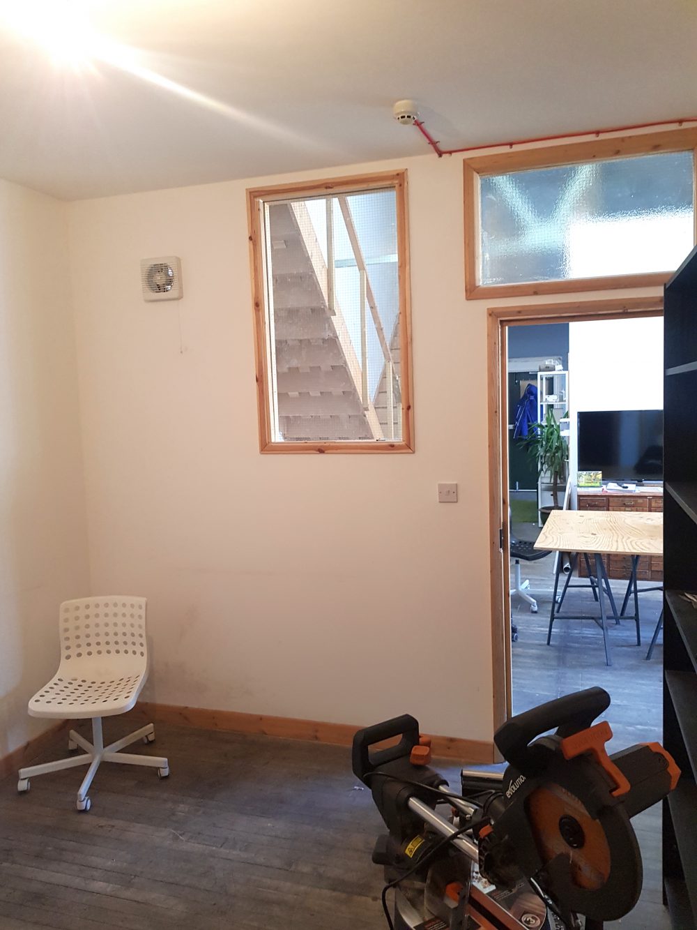 Light indurstrial unit to rent in N15 Markfield rd Gaunson House Studio B and C PIc4