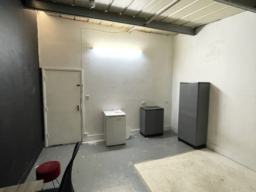 Light indurstrial unit to rent in N16 Stoke Newington Shelford Place PIc1