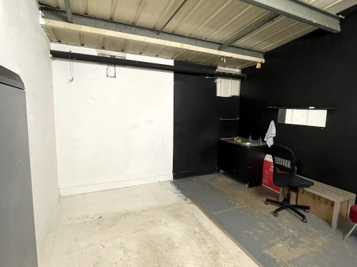 Light indurstrial unit to rent in N16 Stoke Newington Shelford Place PIc6