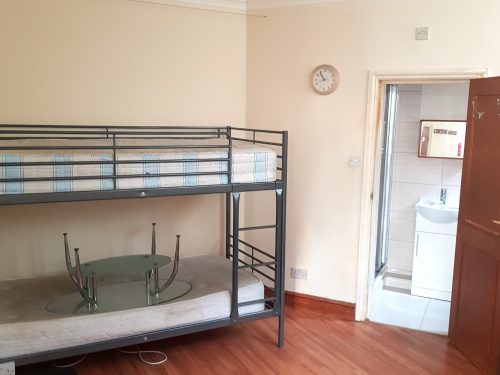 Open Plan Studio Flat to rent in N15 Manor House Pic 14