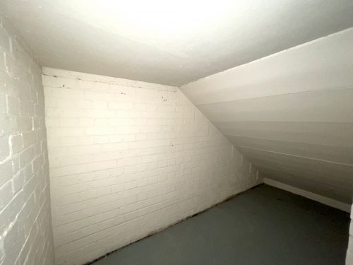 Ground Floor Warehouse Studio Available to rent in N4 Manor House Vale Rd Pic1