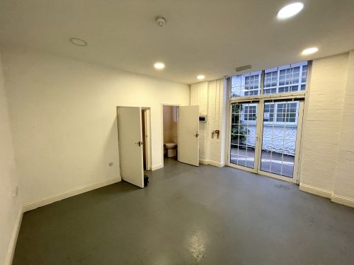 Ground Floor Warehouse Studio Available to rent in N4 Manor House Vale Rd Pic10