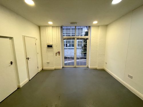 Ground Floor Warehouse Studio Available to rent in N4 Manor House Vale Rd Pic8