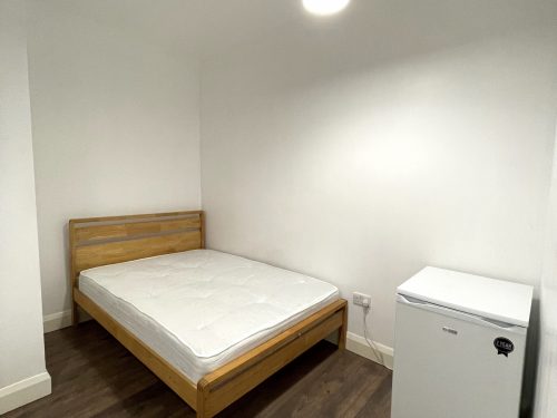 Creative live work style Studio flat Available to rent in E3 Hackney Wick Wick Lane Pic2