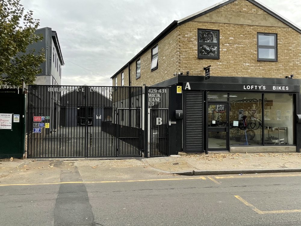 Creative live work style Studio flat Available to rent in E3 Hackney Wick Wick Lane Pic6