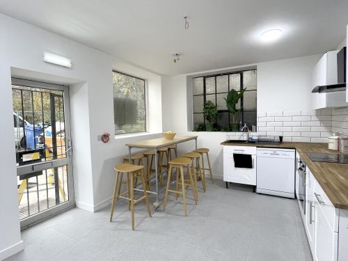 Creative live work style Studio flat Available to rent in EN3 Enfield Alxandra rd Pic21