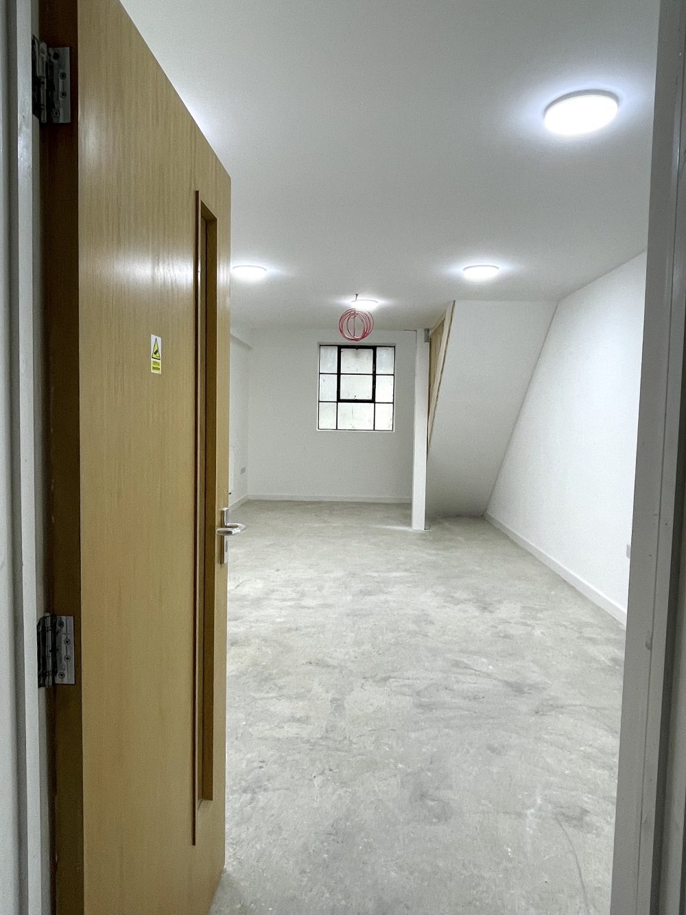 Creative live work style Studio flat Available to rent in EN3 Enfield Alxandra rd Pic3
