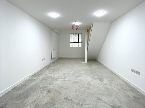 Creative live work style Studio flat Available to rent in EN3 Enfield Alxandra rd Pic5