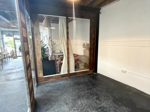 Glass front Studio Available to rent in N16 Green Lane Pic3