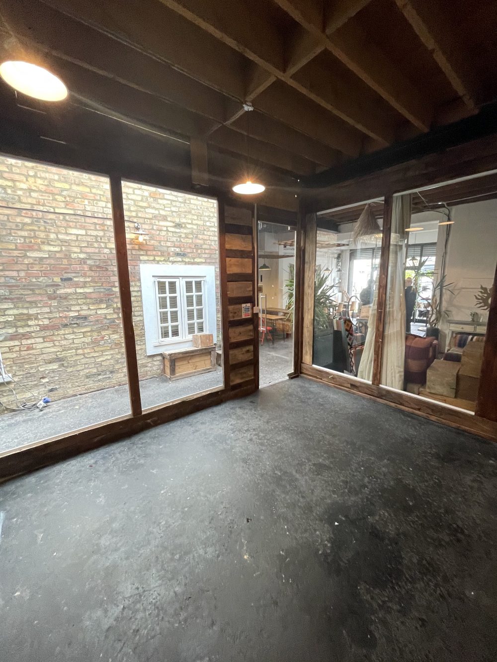 Glass front Studio Available to rent in N16 Green Lane Pic7