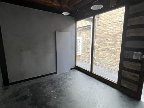 Glass front Studio Available to rent in N16 Green Lane Pic8
