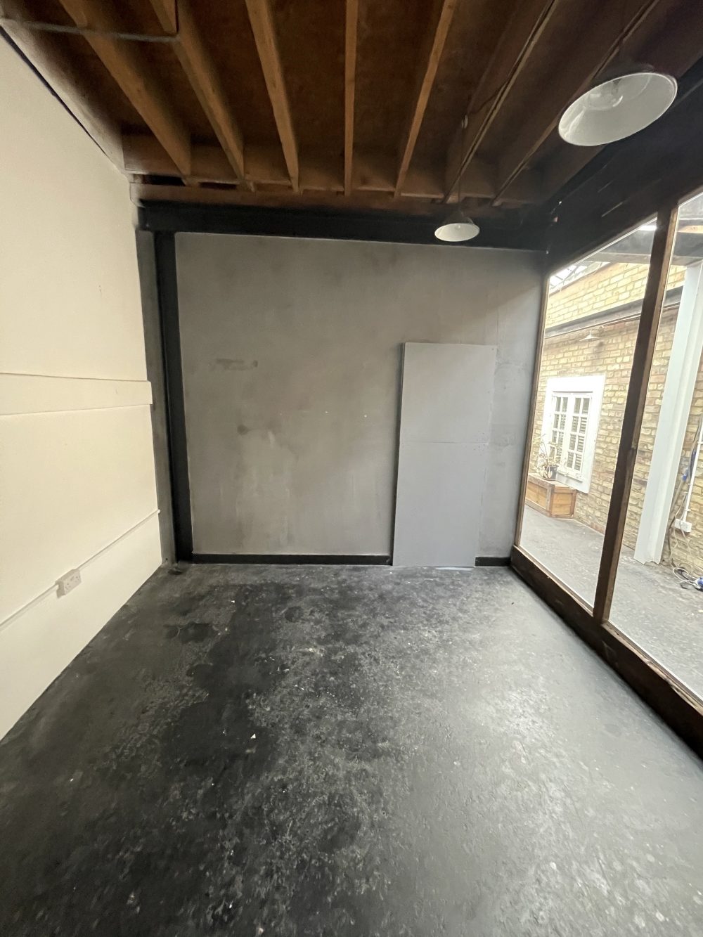 Glass front Studio Available to rent in N16 Green Lane Pic9