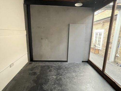 Glass front Studio Available to rent in N16 Green Lane Pic9