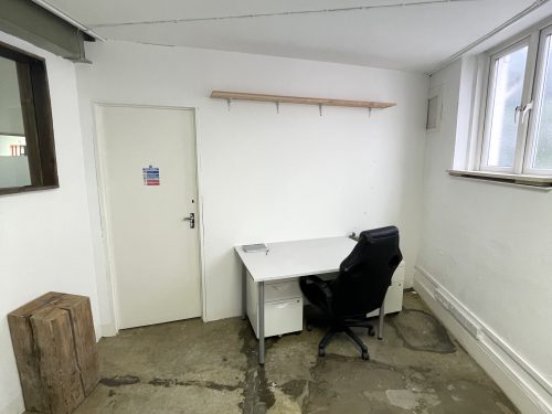 Ground Floor Studio Available to rent in N16 Green Lane Pic1