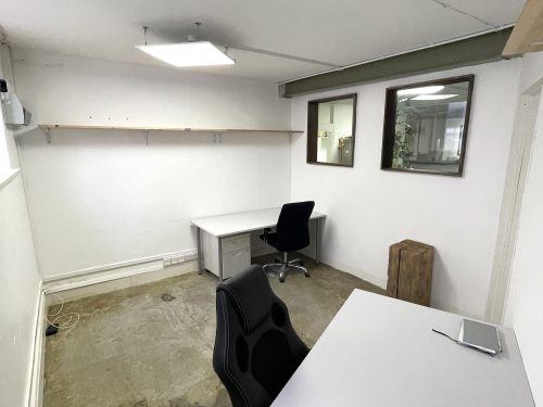 Ground Floor Studio Available to rent in N16 Green Lane Pic2