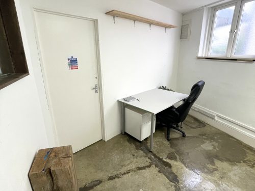 Ground Floor Studio Available to rent in N16 Green Lane Pic7