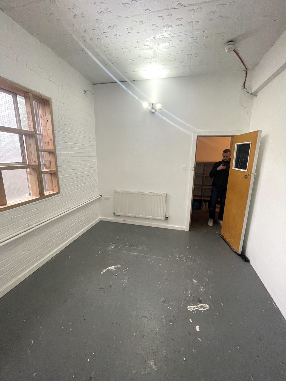 Ground Floor Warehouse Studio Available to rent in N15 Markfield Rd Pic1