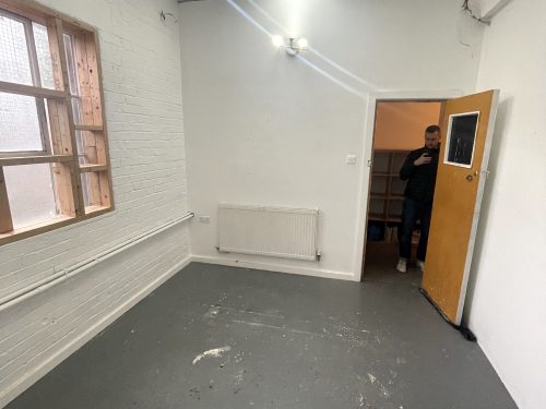 Ground Floor Warehouse Studio Available to rent in N15 Markfield Rd Pic1