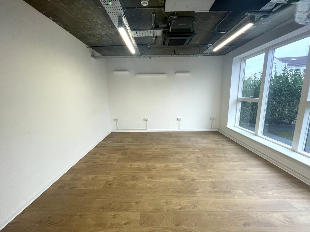 Creative Office : Art Studio : Private office : Workshop area available to rent in E10 Leyton Rookery ct Main yard studios Pic6