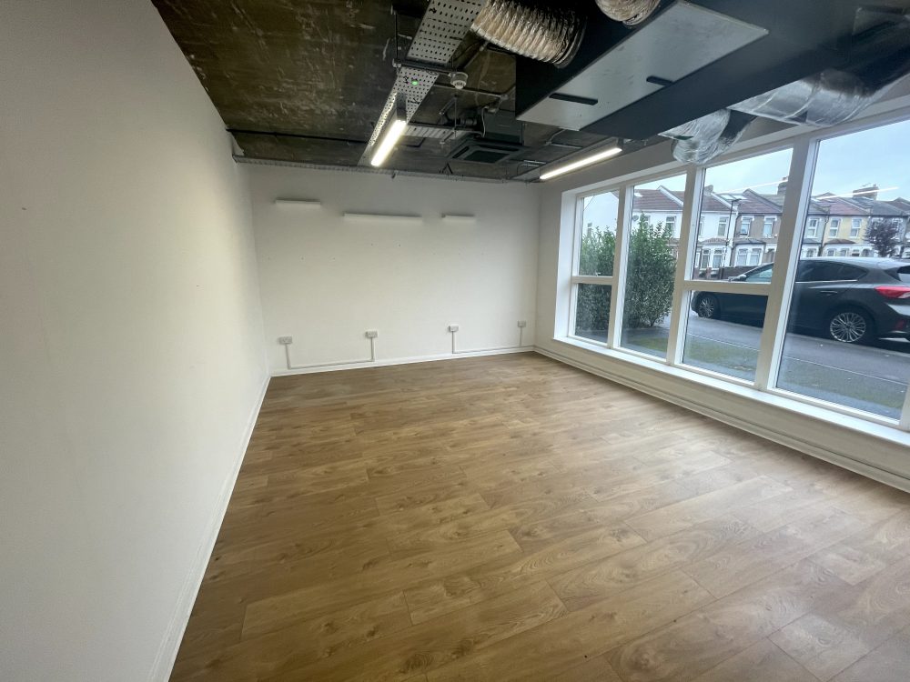 Creative Office : Art Studio : Private office : Workshop area available to rent in E10 Leyton Rookery ct Main yard studios Pic7