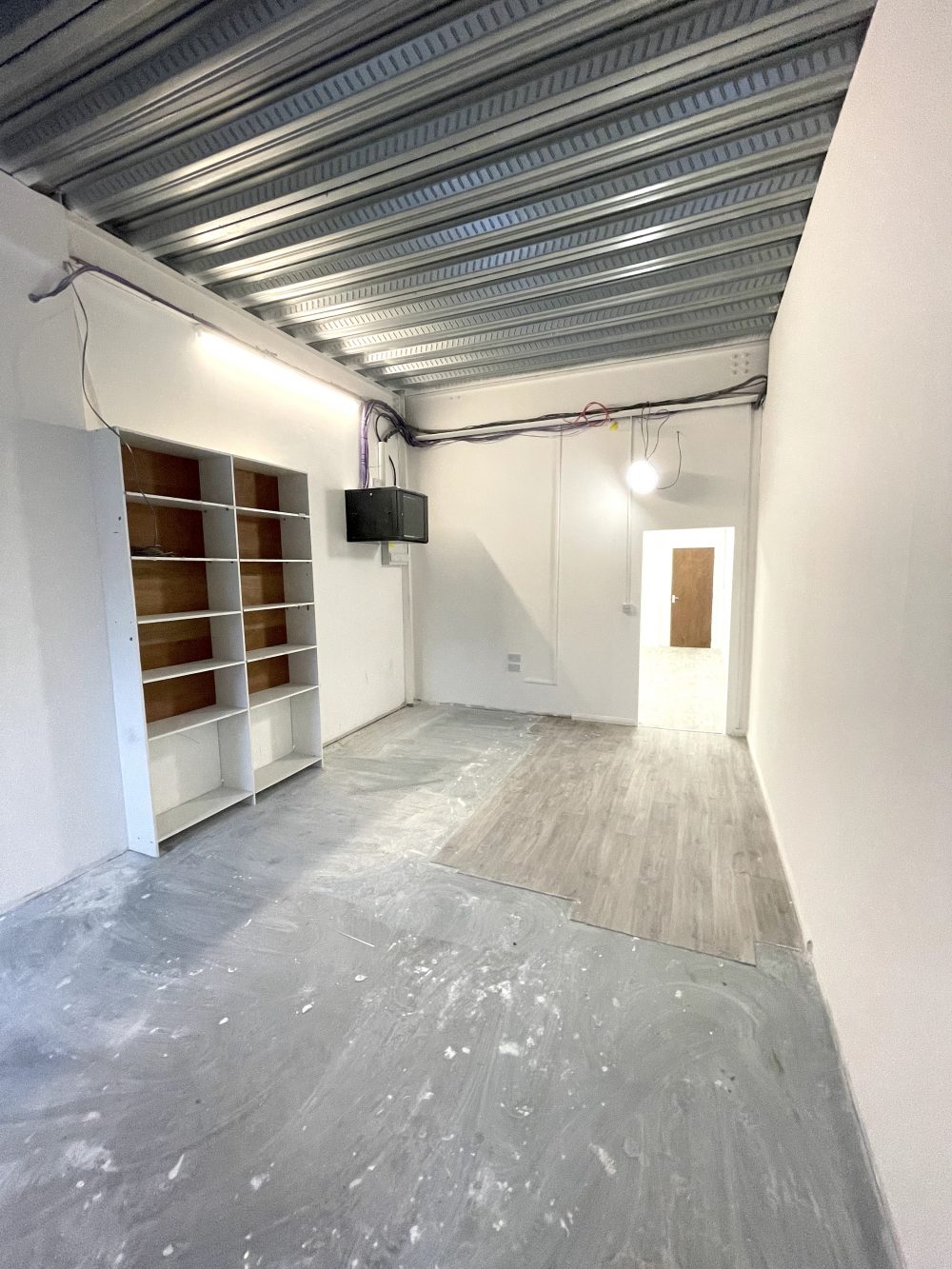 First floor office space : light idustrial creative artist studio to rent in E18 S South Woodford Pic 10