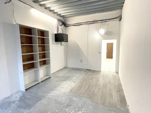 First floor office space : light idustrial creative artist studio to rent in E18 S South Woodford Pic 10