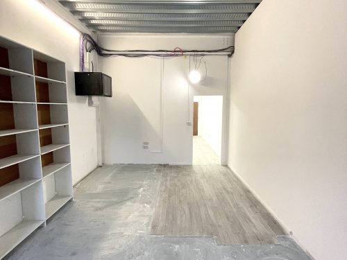 First floor office space : light idustrial creative artist studio to rent in E18 S South Woodford Pic 11